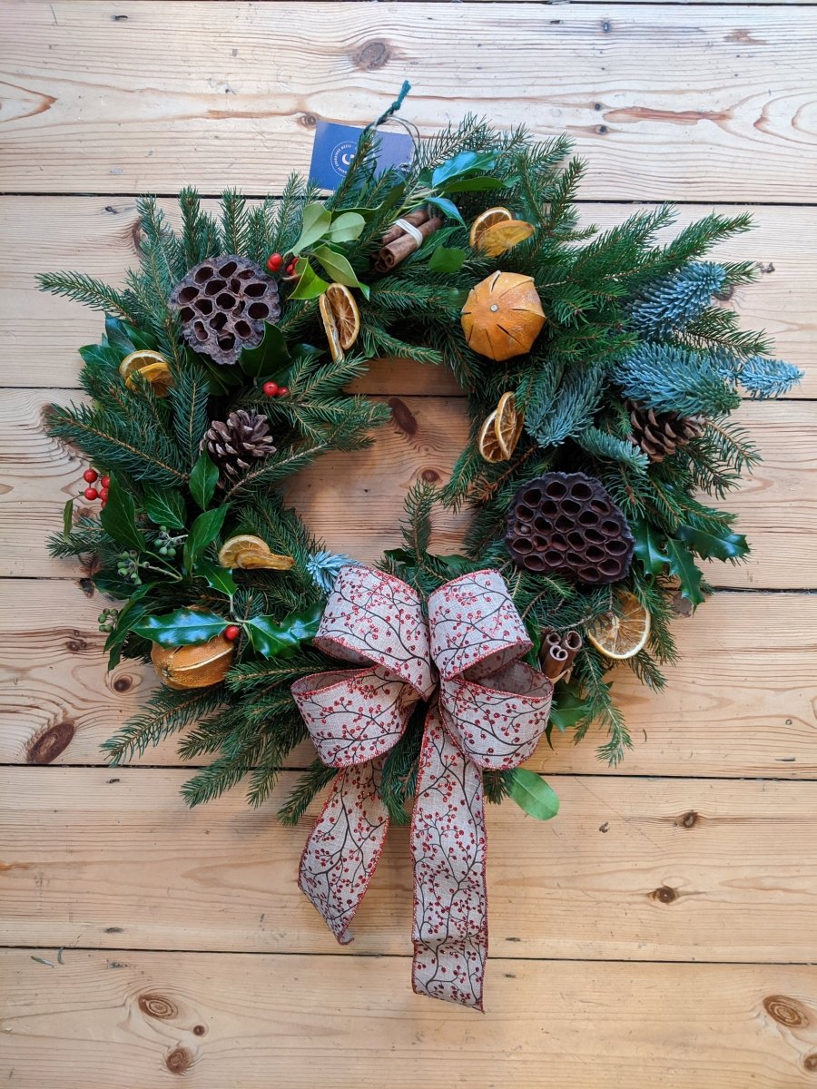 12" Decorated Wreath - The Cove